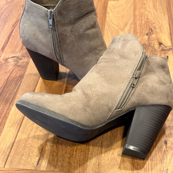Call it Spring size 7 booties - Picture 3 of 5